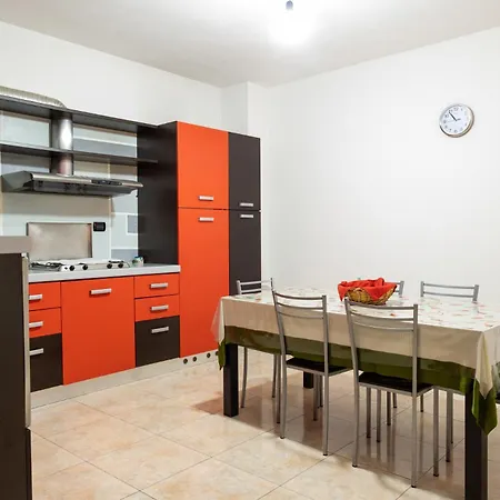 Completo 1° Piano Apartment Aradeo