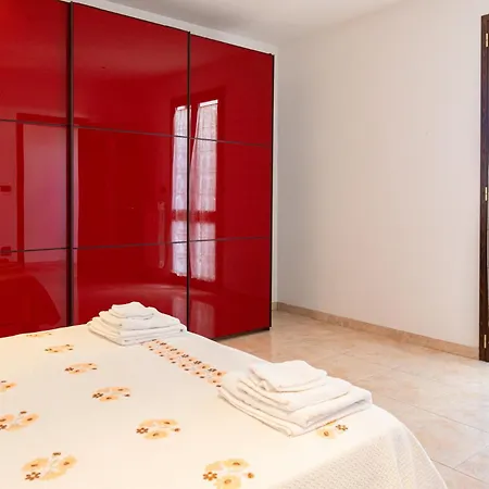 Apartment Completo 1° Piano Aradeo
